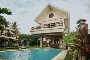 Exclusive Beachfront House w/ Pool & Saltwater Tub
